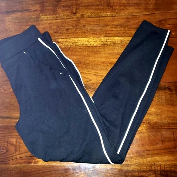 HUE Joggers/leggings with pockets. - Picture 4 of 8